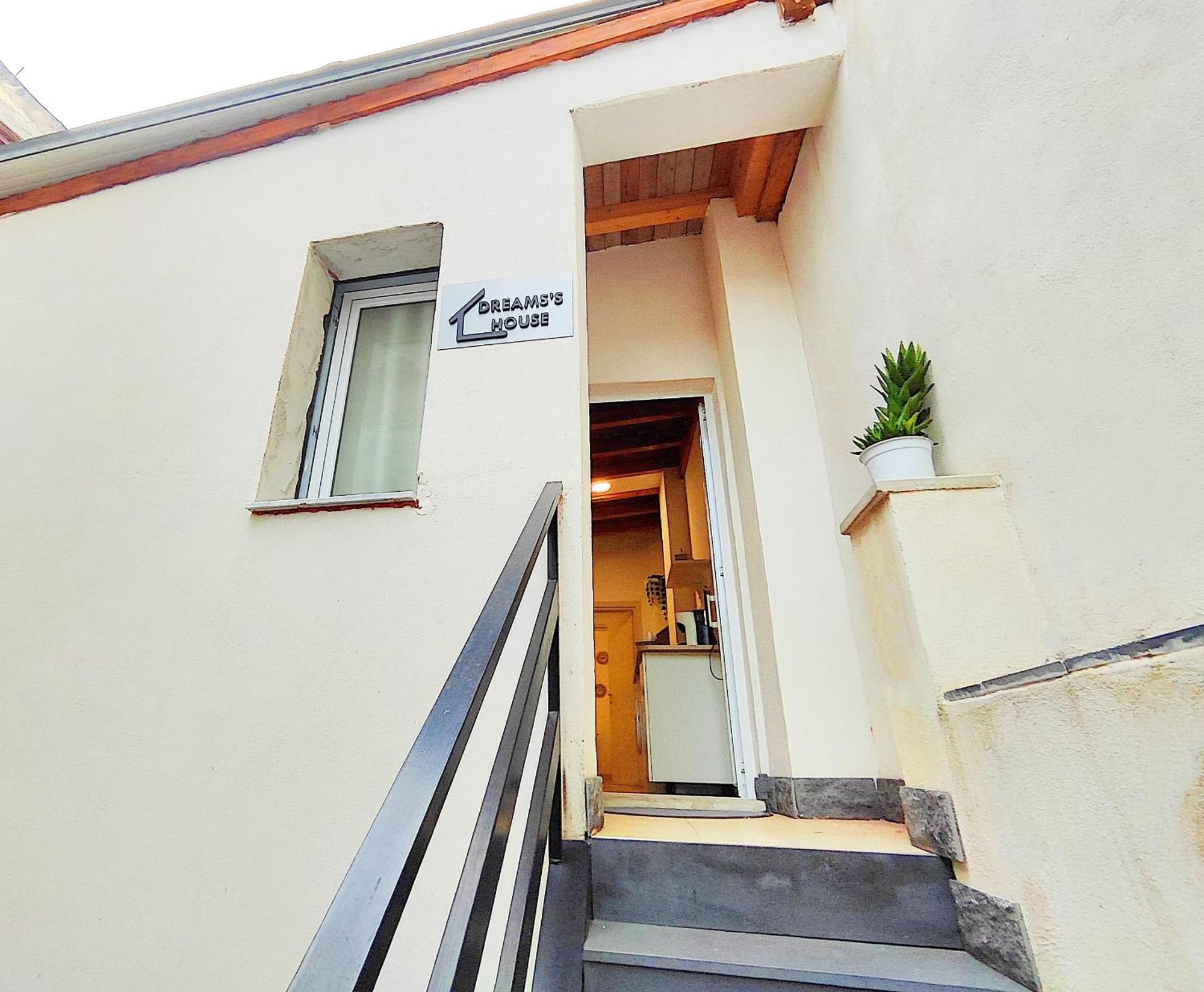Apartamento Dreams'S House CTA Exterior foto